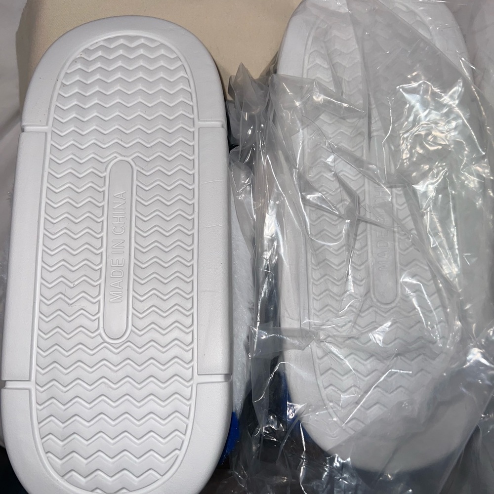 Nike Air Jordan slippers - Picture 4 of 4